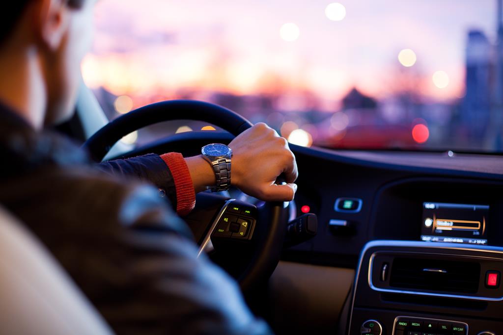 Teste o desempenho do carro usado blindado