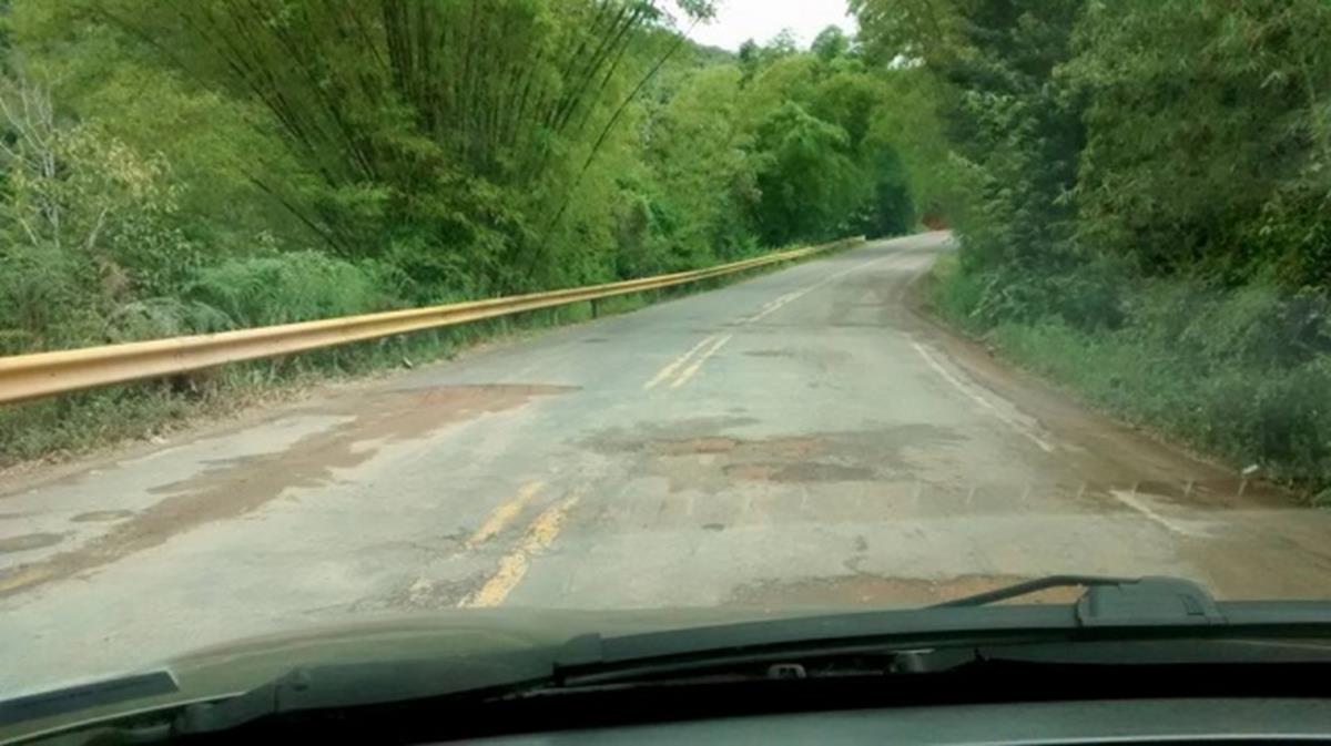 a má conservação das rodovias é um fator que contribui para acidentes envolvendo caminhões