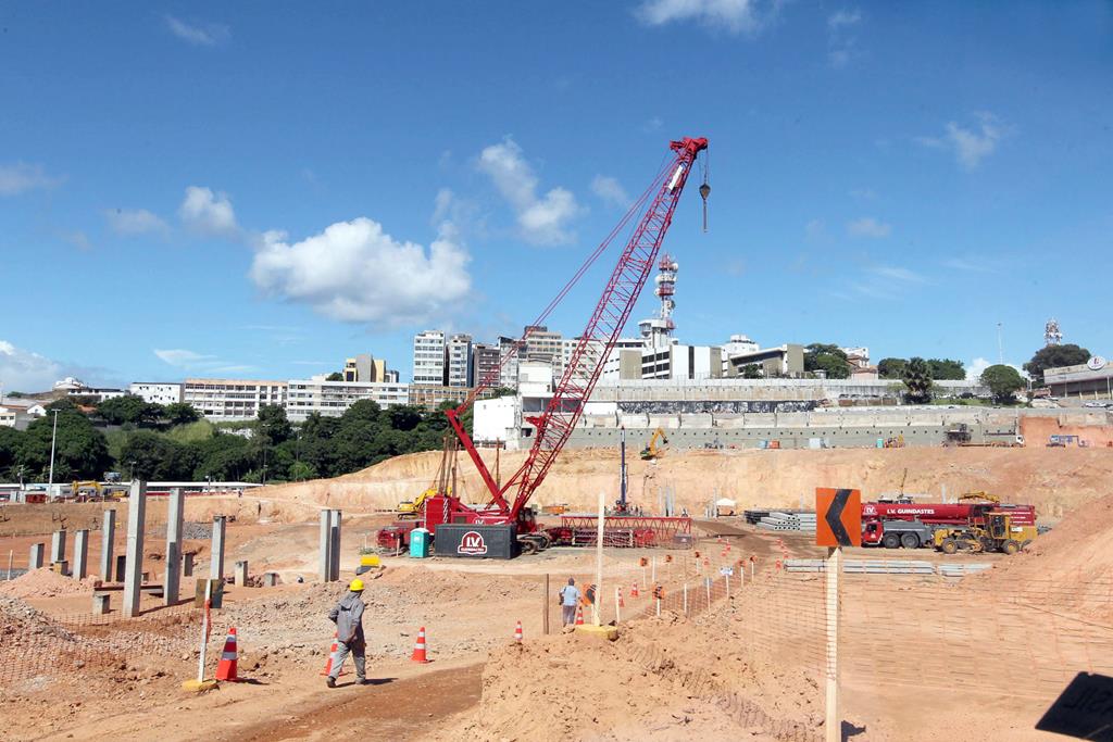 deixar de fazer a manutenção das máquinas de construção pode acabar na paralisação do canteiro de obras